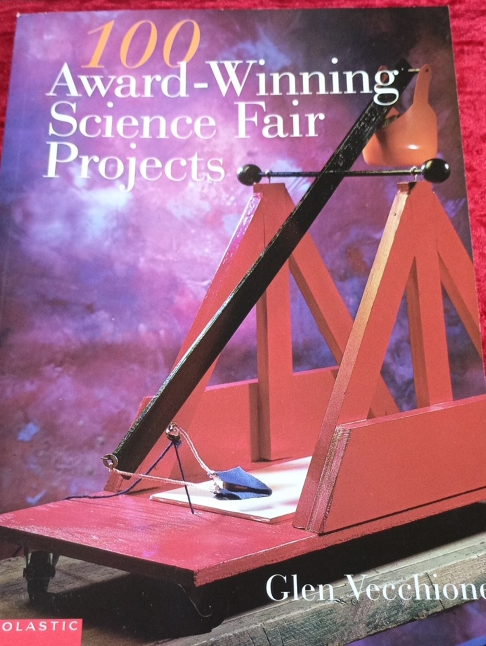 Scholastic 100 Award-Winning Science Fair Projects - Red and Purple Cover